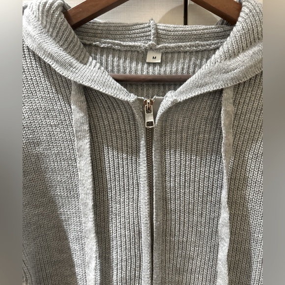 Women’s grey hooded zip up sweater. Size Medium. - Picture 3 of 3